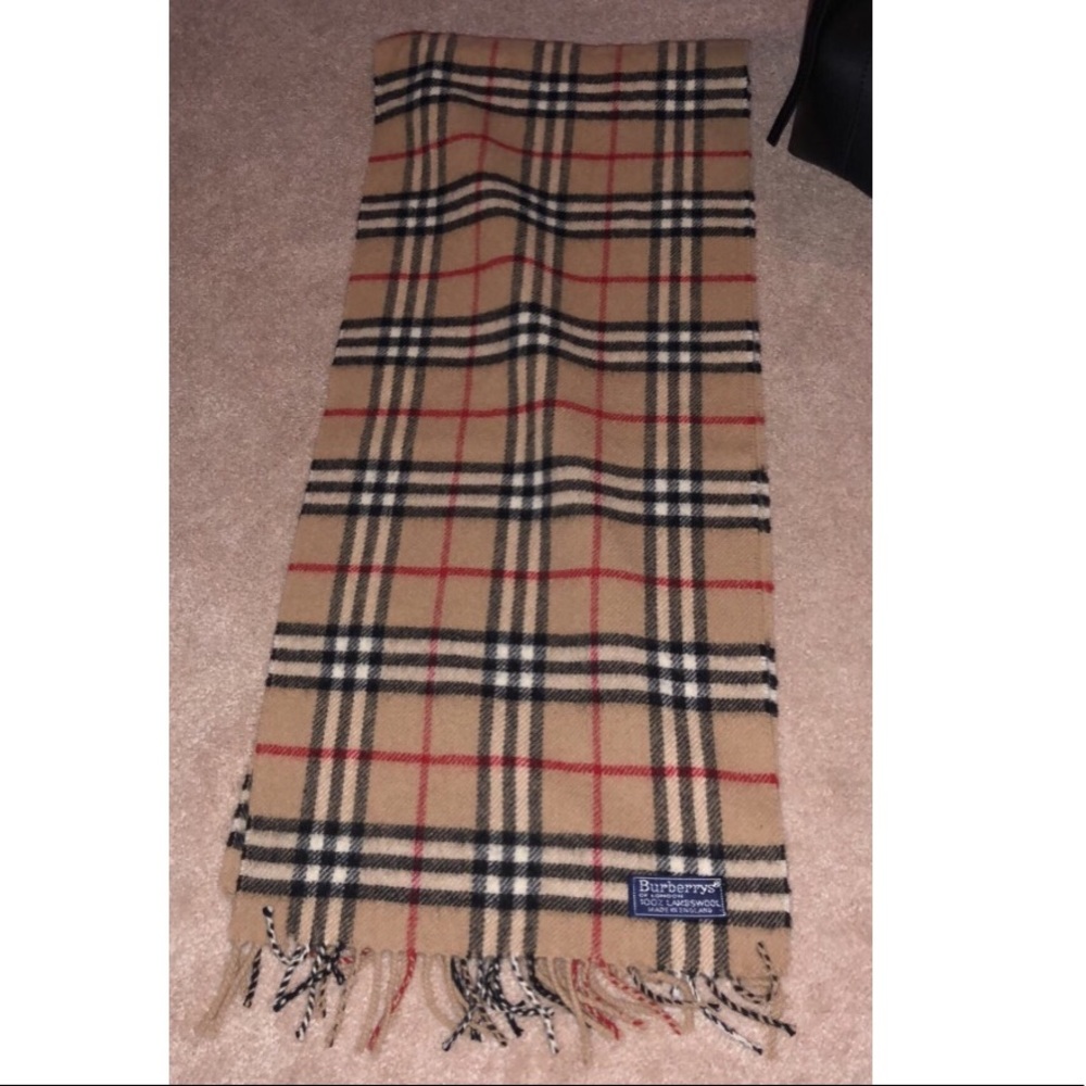 BURBERRY SCARF BARELY WORN!!⭐️✨💥100% LAMBSWOOL